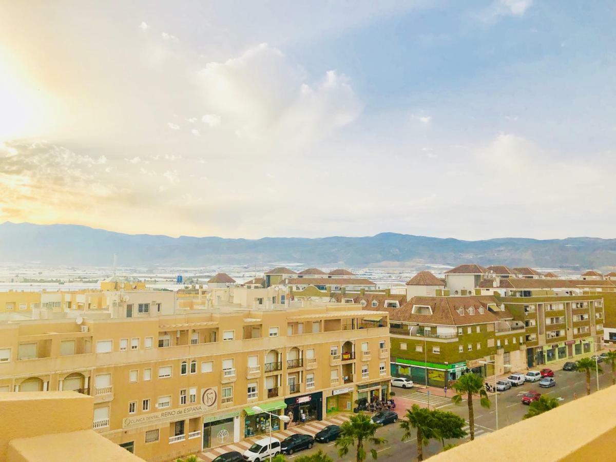Atico Deluxe Entre Centro Y Playa Salinas Con Terraza, Wifi, Piscina Climatizada, Gym, Sauna Y Garaje -Smart Tv Roquetas de Mar Kültér fotó