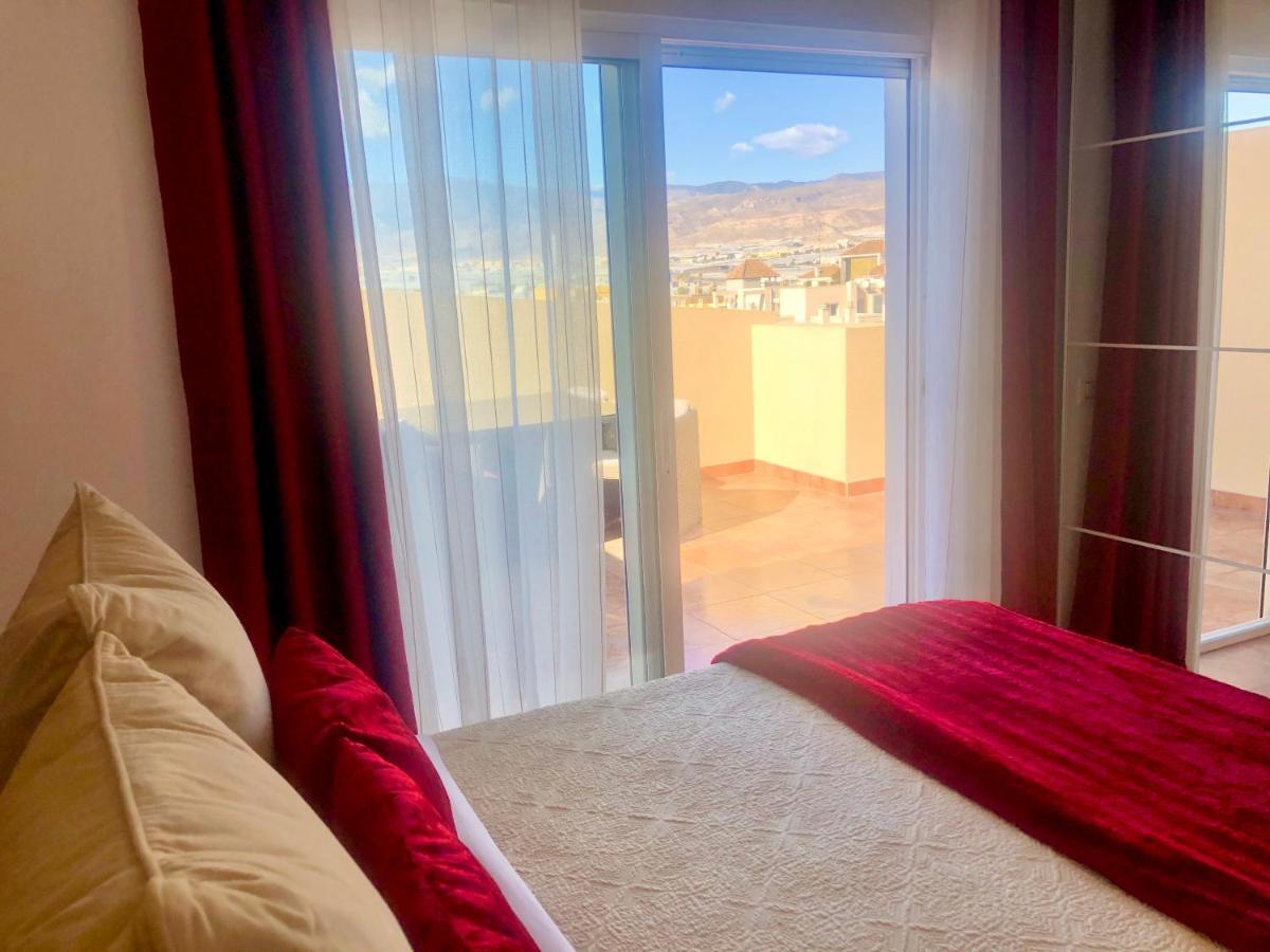 Atico Deluxe Entre Centro Y Playa Salinas Con Terraza, Wifi, Piscina Climatizada, Gym, Sauna Y Garaje -Smart Tv Roquetas de Mar Kültér fotó